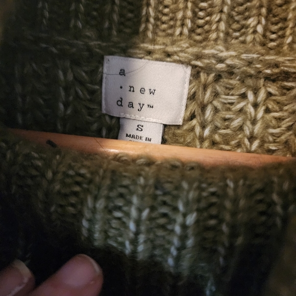 EUC A New Day Olive Green Knit Oversized Turtleneck Sweater - Picture 9 of 11